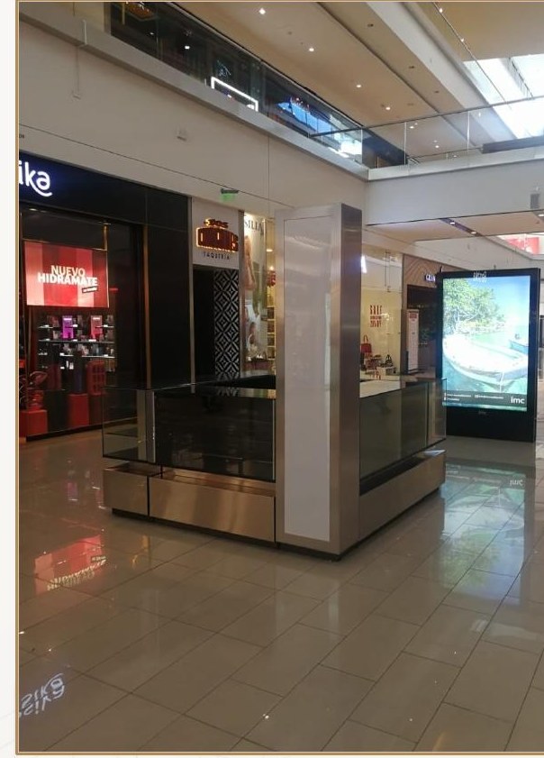 Stand de ventas, Centro Comercial Multiplaza, Bogotá.